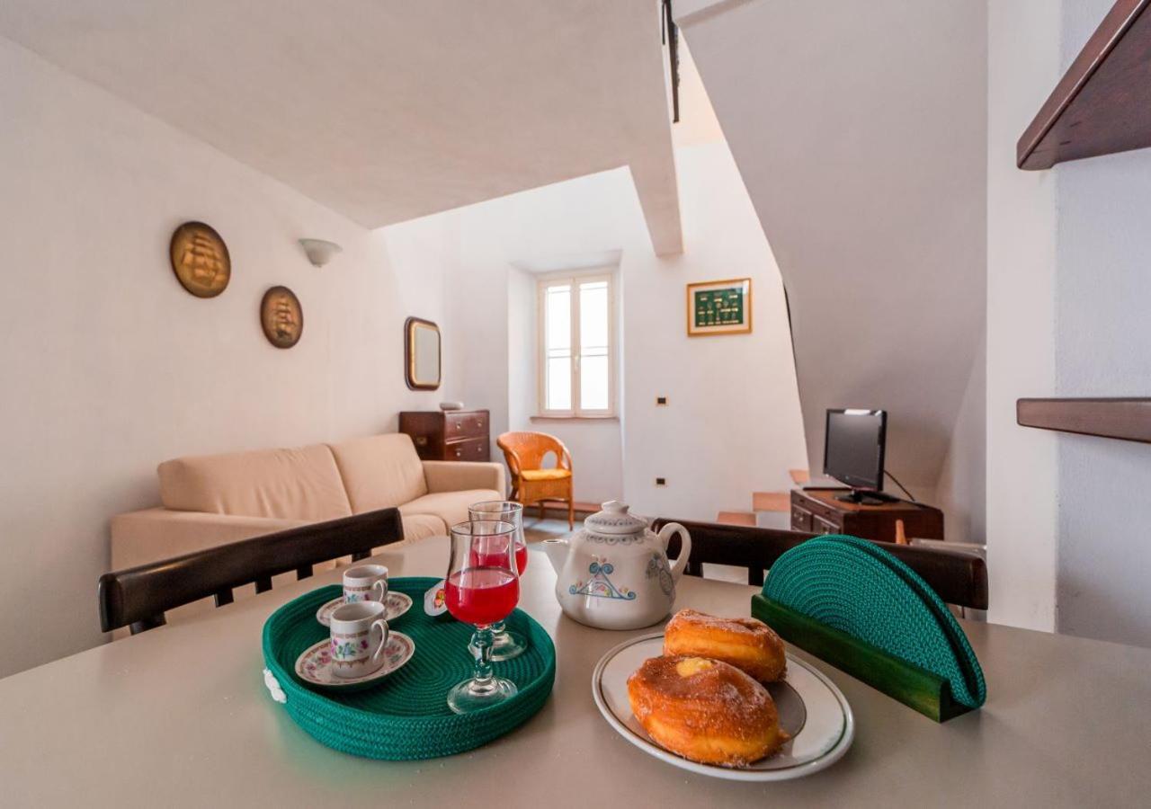 Murphy Holiday Home - Casa Papini Ла-Маддалена Экстерьер фото