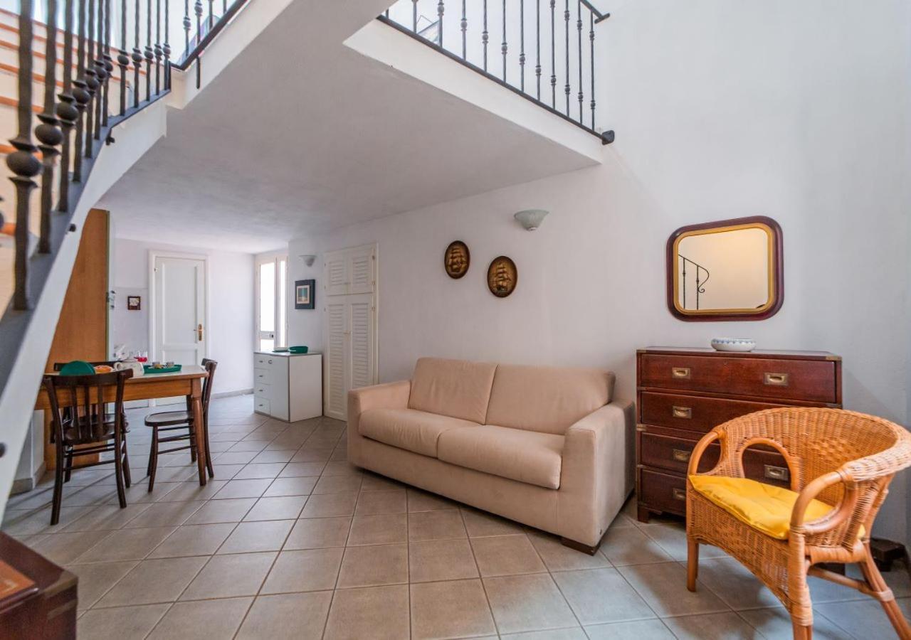 Murphy Holiday Home - Casa Papini Ла-Маддалена Экстерьер фото