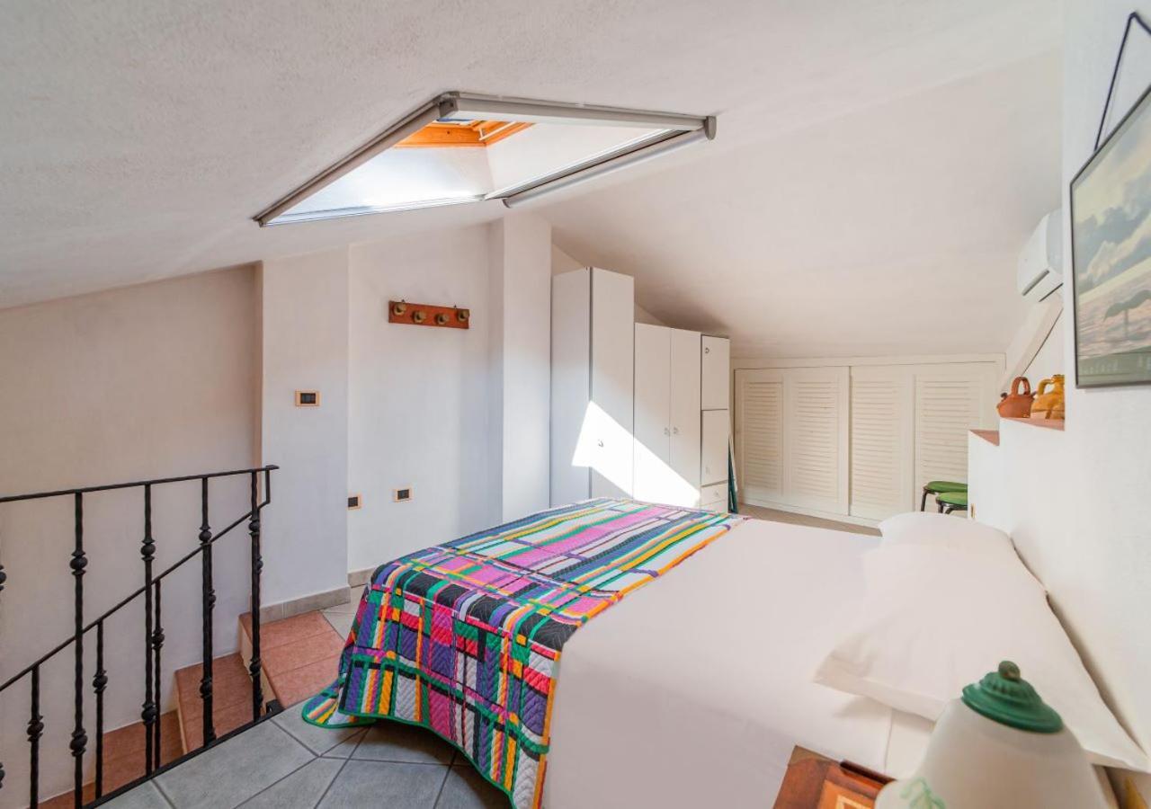Murphy Holiday Home - Casa Papini Ла-Маддалена Экстерьер фото