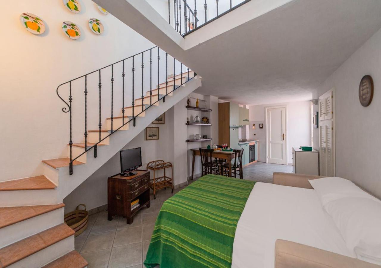 Murphy Holiday Home - Casa Papini Ла-Маддалена Экстерьер фото